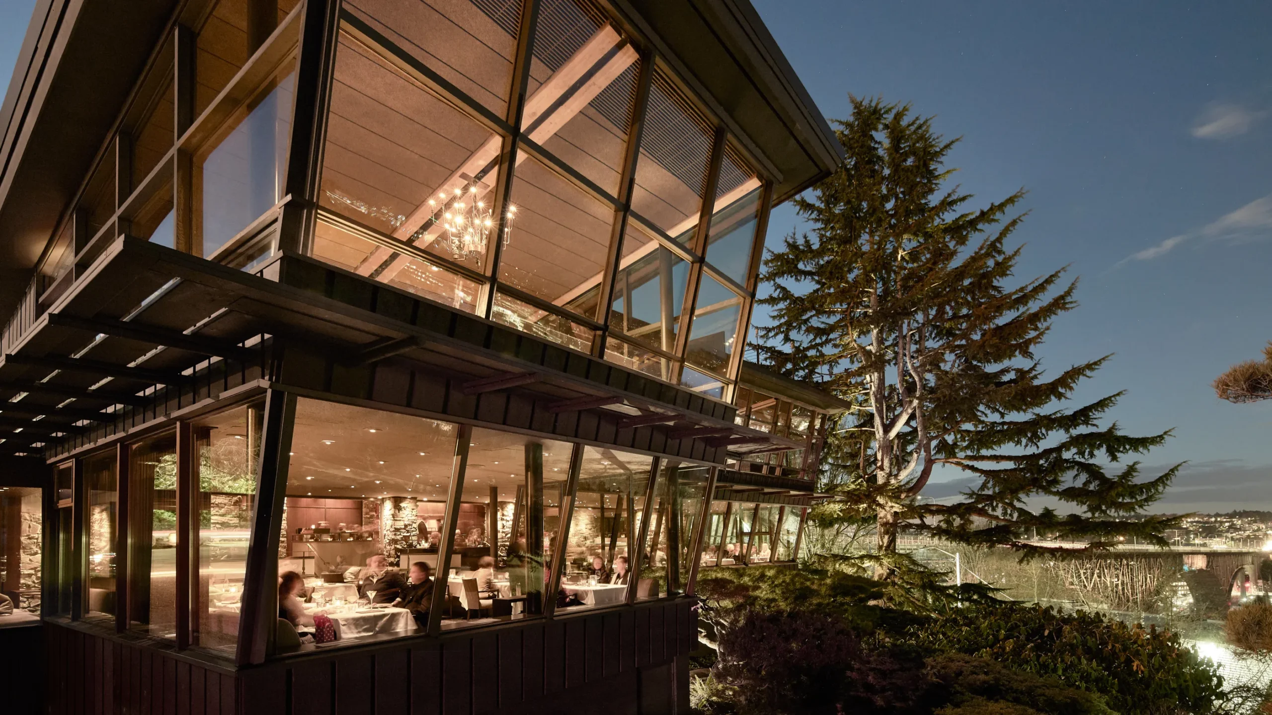 Best Restaurants and Hotels in Seattle to Visit in a Supercar