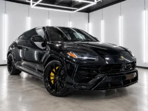 Lamborghini Urus Black side view