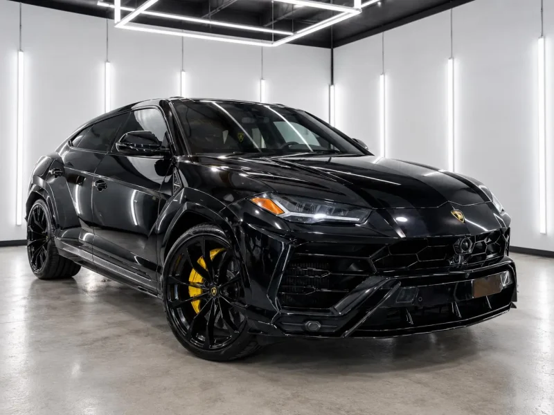 Lamborghini Urus Black side view
