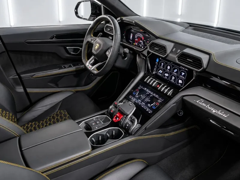 Lamborghini Urus Black interior