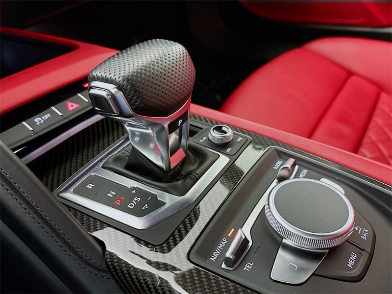 Audi R8 V10 Plus gear
